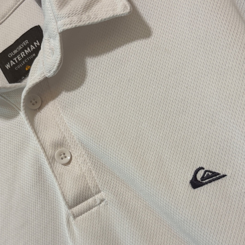 Quiksilver Men's Classic White Polo in EUC - Picture 3 of 7